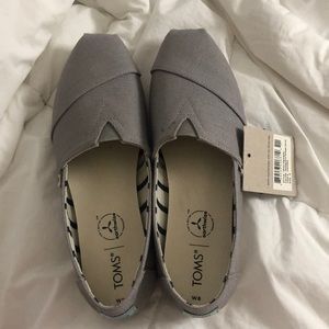 New Toms Gray Canvas size 8